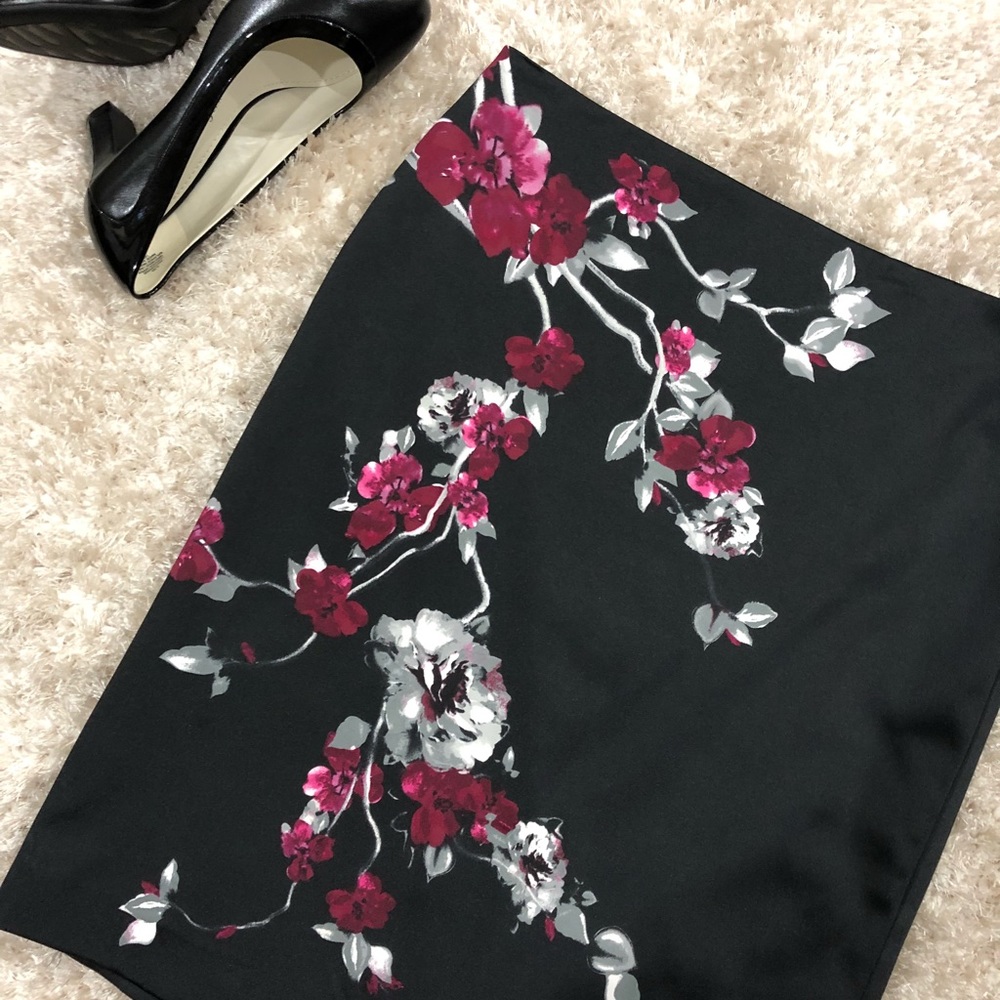 WHBM Floral Black Pencil MIDI Skirt size 6